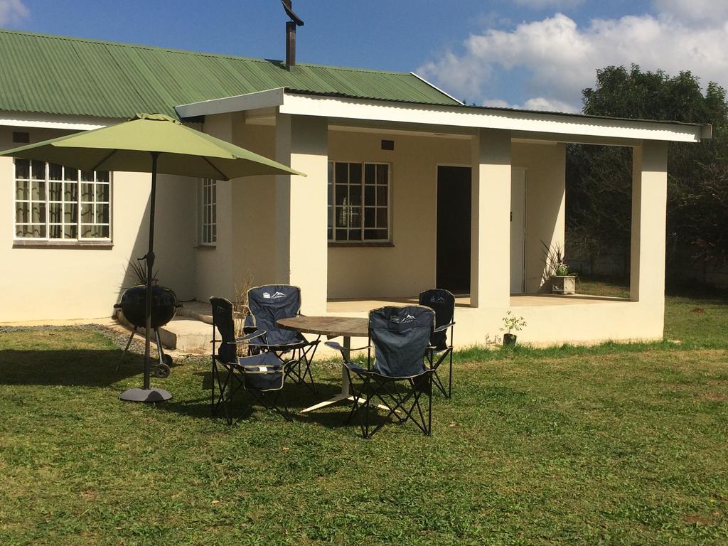 Moya Cottage Underberg Room photo